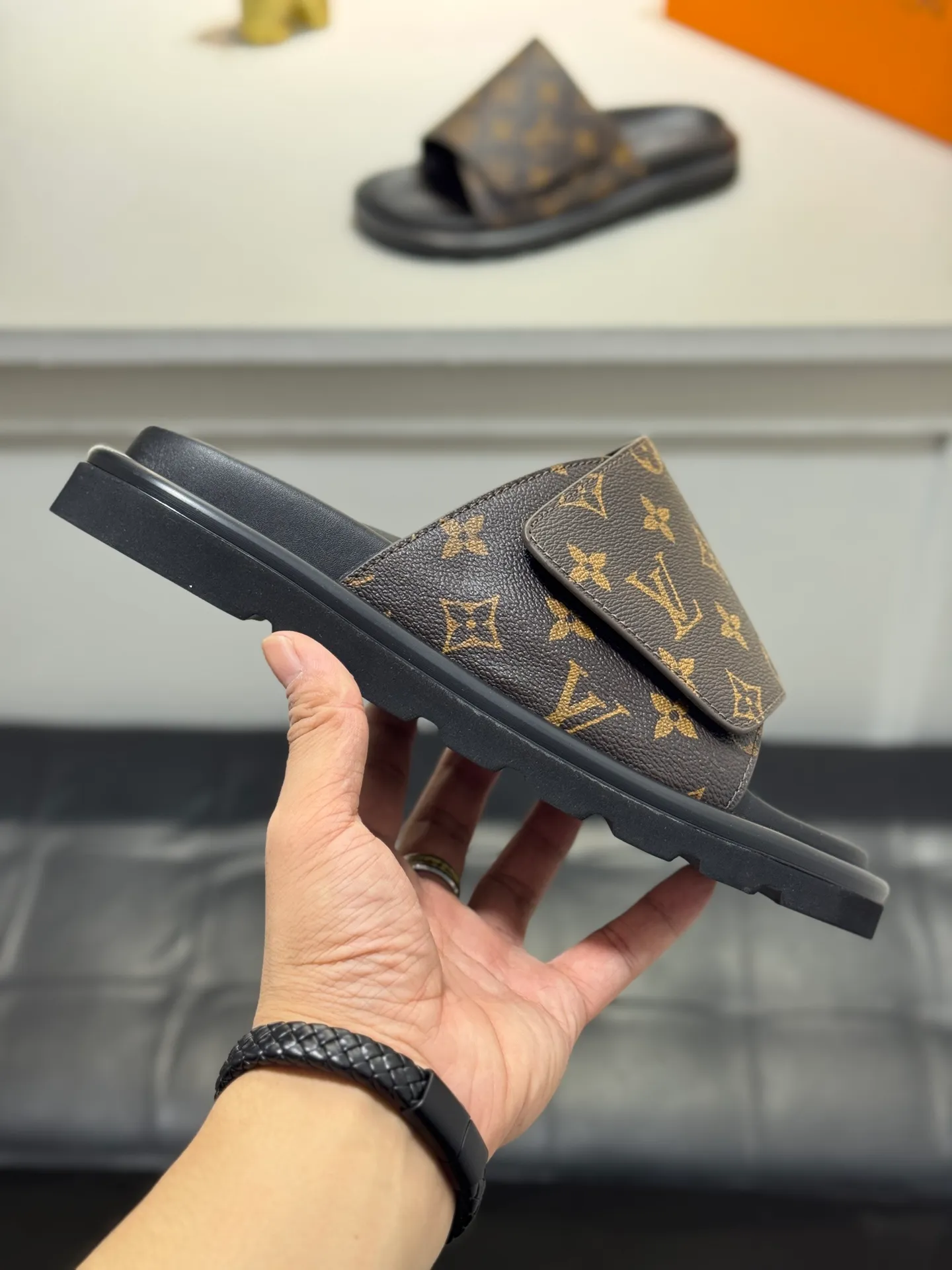 Men's Men's Shoes💰360 [New Style]🦇🦇Top Original [Louis Vuitton] Slippers for Couples👫Spring and Summer Style🎯🎯As an active family in the fashion industry ⭐ Lv takes bold innovation as its true nature ⚡Fabric and floral with hardware🔥Clean and neat ⚡Fashionable and elegant🌹Multiple colors available Size: 36-44 (45. Customized